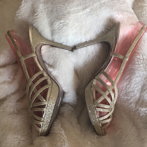 🚨SOLD ELSEWHERE!🚨EUC Nina Gold Glitter Heels - Picture 2 of 6
